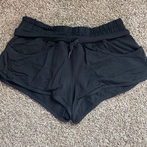 Lululemon Size 6 2.5” Shorts.